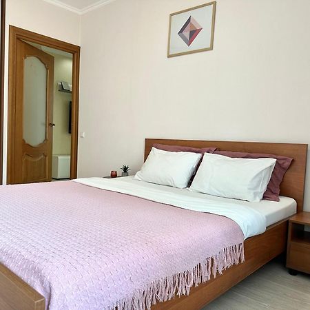 ריבנה Apartments With A Coffee Machine In The City Center, Near A Park And Zlata Plaza מראה חיצוני תמונה