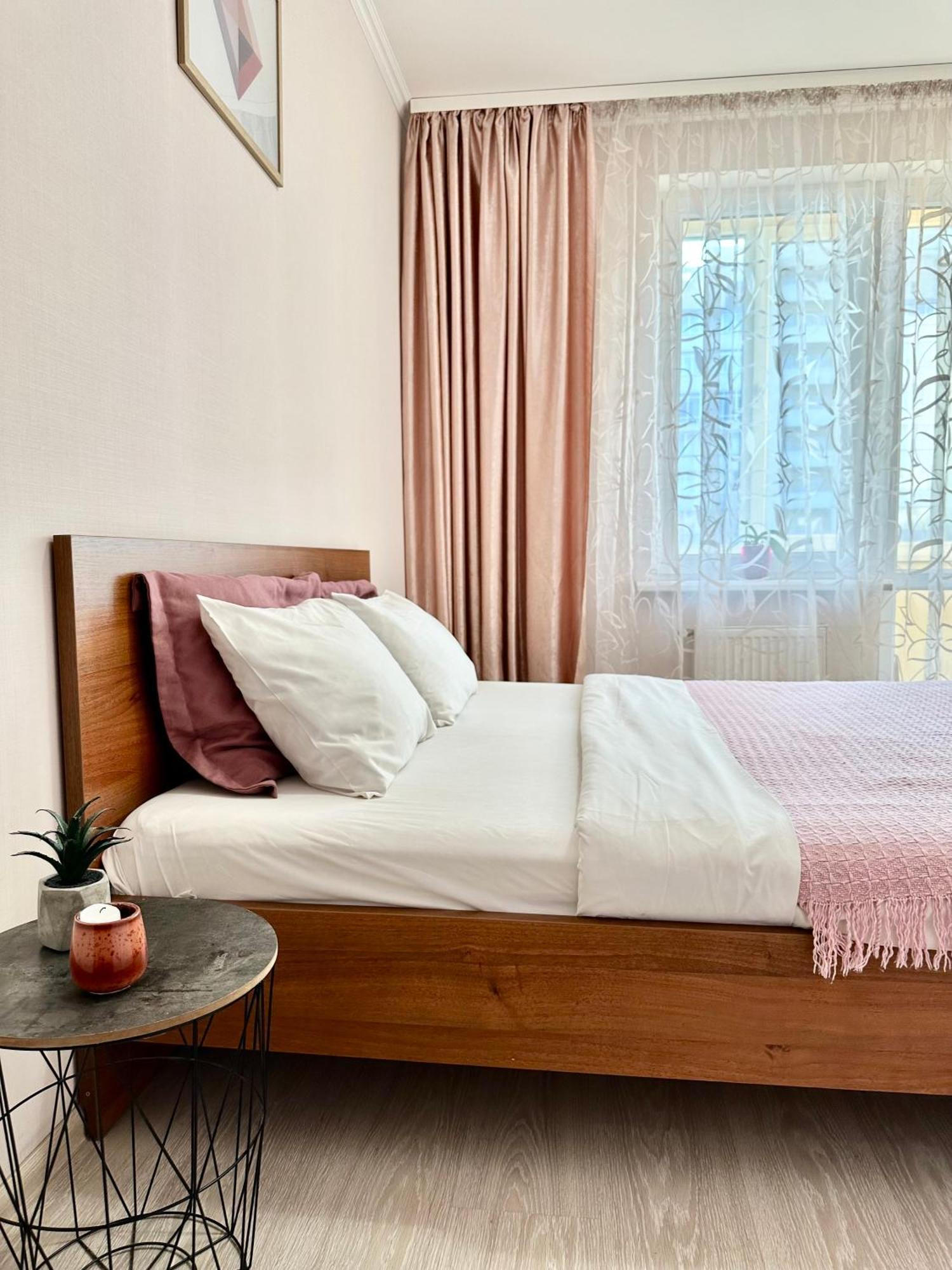 ריבנה Apartments With A Coffee Machine In The City Center, Near A Park And Zlata Plaza מראה חיצוני תמונה