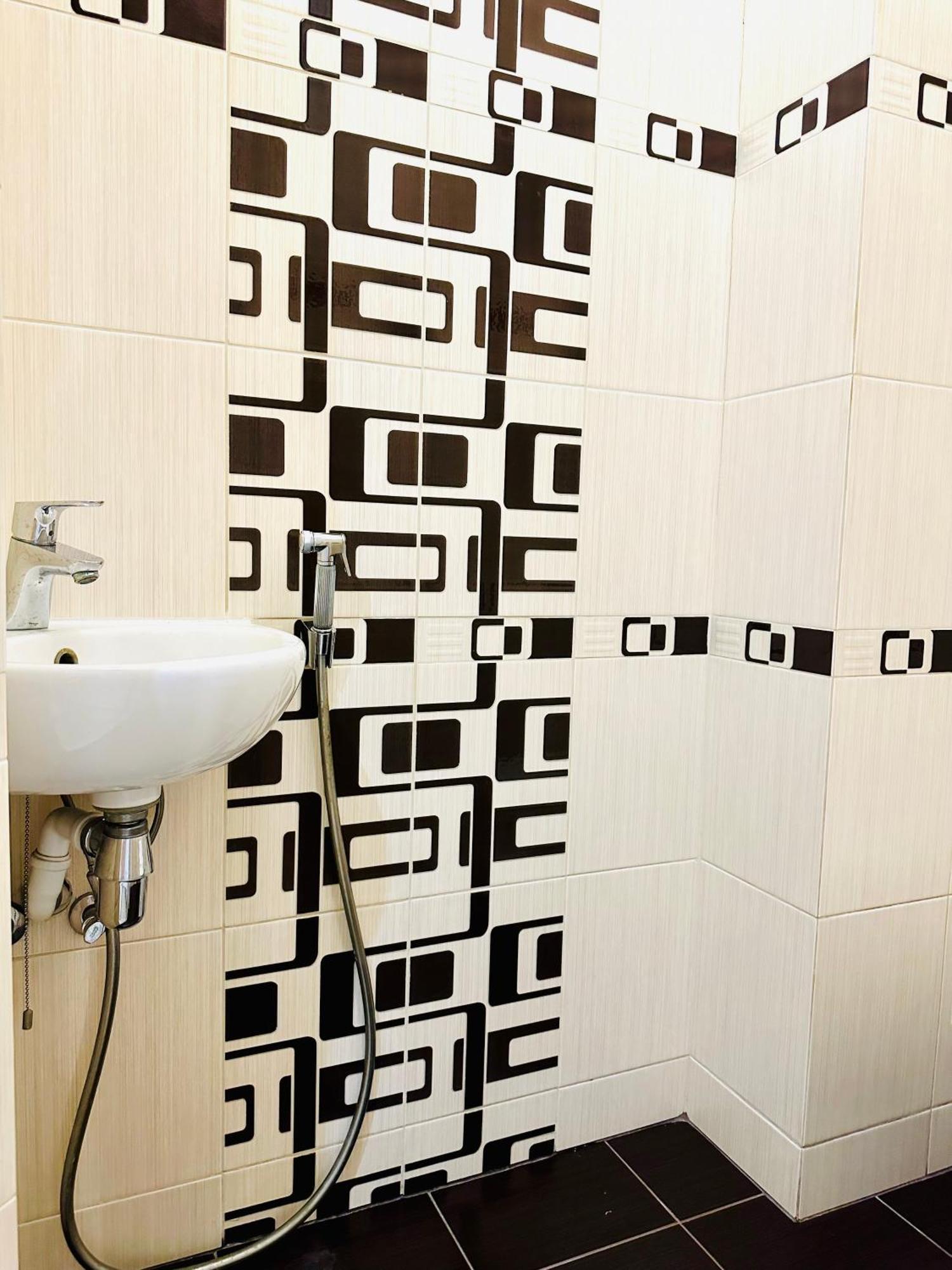 ריבנה Apartments With A Coffee Machine In The City Center, Near A Park And Zlata Plaza מראה חיצוני תמונה