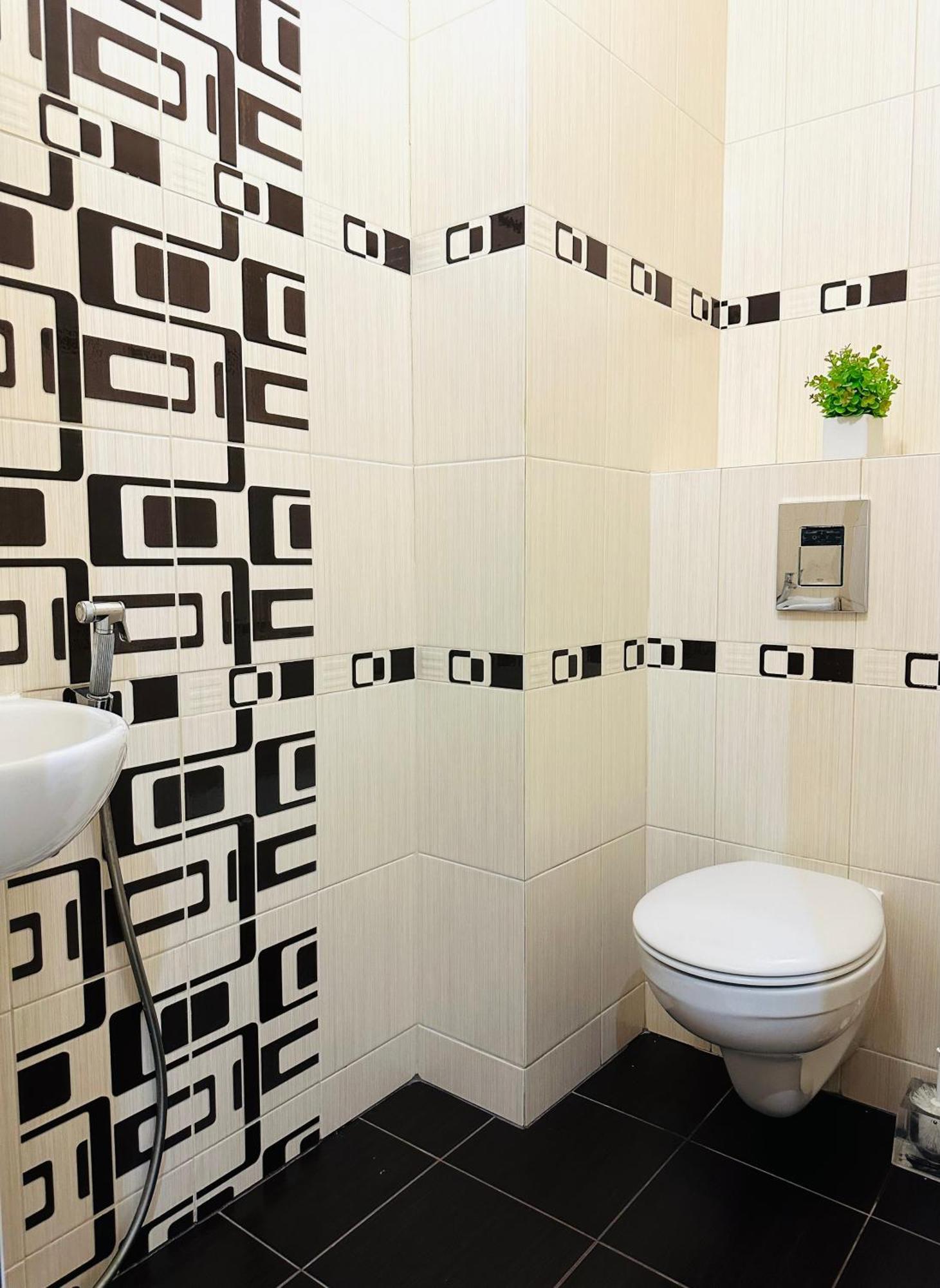 ריבנה Apartments With A Coffee Machine In The City Center, Near A Park And Zlata Plaza מראה חיצוני תמונה