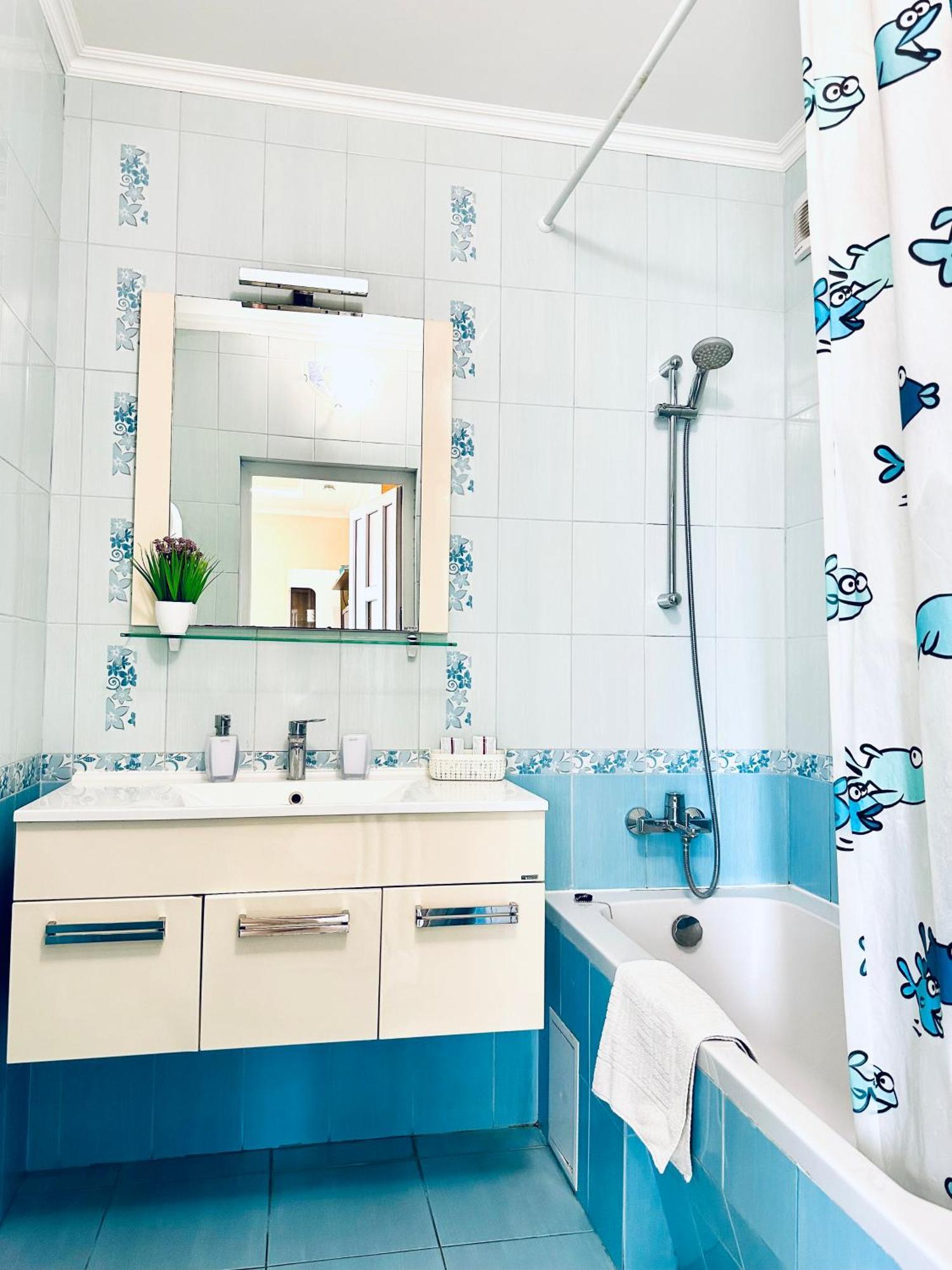 ריבנה Apartments With A Coffee Machine In The City Center, Near A Park And Zlata Plaza מראה חיצוני תמונה